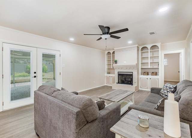 Property at 542 Forrest Ln, Corsicana, TX 75110, 3 beds, 2.5 baths