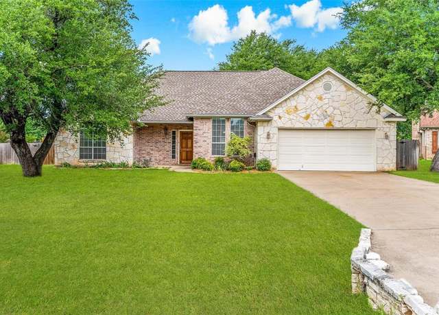 Property at 3104 Rim Rock Ct, Granbury, TX 76049, 3 beds, 2 baths
