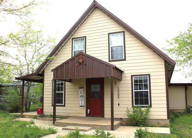 Property at 825 S Wilson St, Stephenville, TX 76401, 4 beds, 2 baths