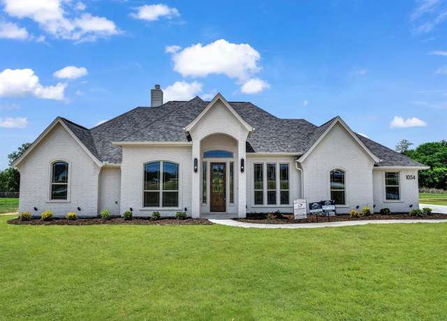 Property at 1054 Alex Dr, Springtown, TX 76082, 4 beds, 2 baths