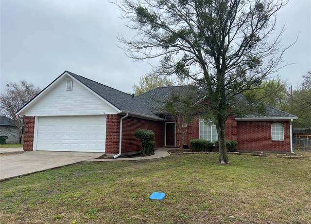 Property at 1102 N Main St, Leonard, TX 75452, 3 beds, 2 baths