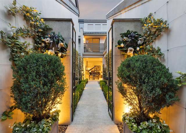 Property at 4127 Buena Vista St, Dallas, TX 75204, 2 beds, 2.5 baths