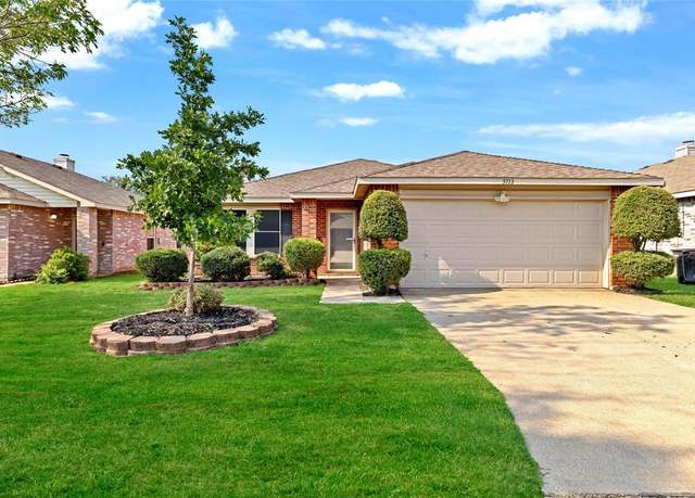 Property at 5713 Glenshee Dr, Fort Worth, TX 76135, 3 beds, 2 baths