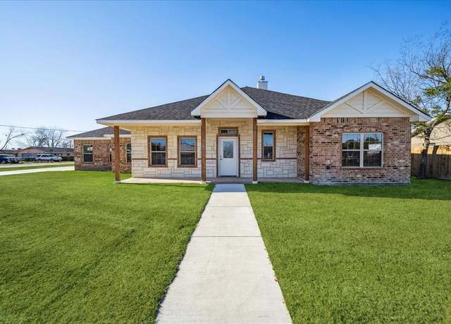 Property at 1708 E Dellis, Kaufman, TX 75142, 4 beds, 2.5 baths