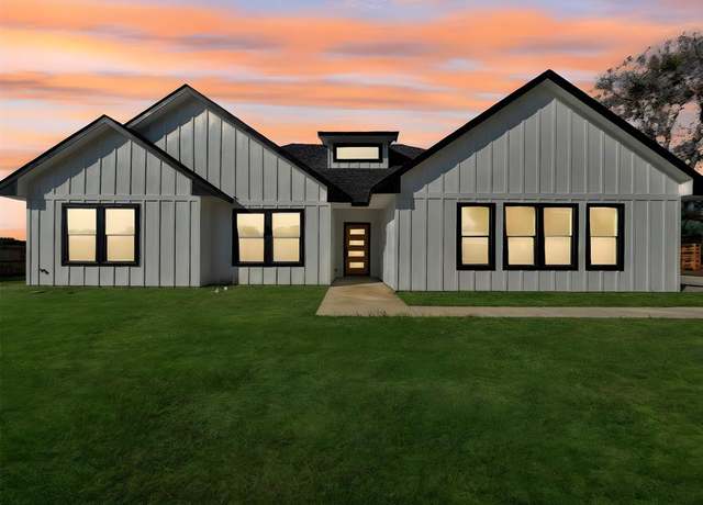 Property at 114 Trailridge Dr, Corsicana, TX 75110, 3 beds, 2 baths