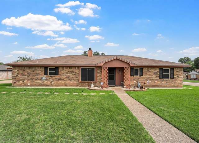 Property at 601 Circle Creek Dr, Hewitt, TX 76643, 3 beds, 2 baths