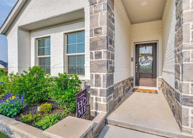 Property at 5616 Shannon Creek Rd, Fort Worth, TX 76126, 4 beds, 3 baths