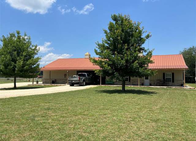 Property at 2400 Horsemans Dr, Stephenville, TX 76401, 3 beds, 2.5 baths