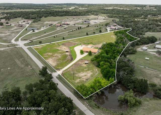 Property at 2400 Horsemans Dr, Stephenville, TX 76401, 3 beds, 2.5 baths