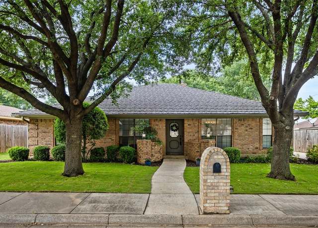 Property at 2720 Margaret Dr, Arlington, TX 76012, 4 beds, 2.5 baths
