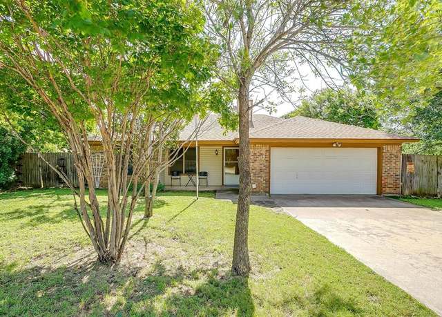 Property at 445 Black Oak Ln, Burleson, TX 76028, 3 beds, 2 baths
