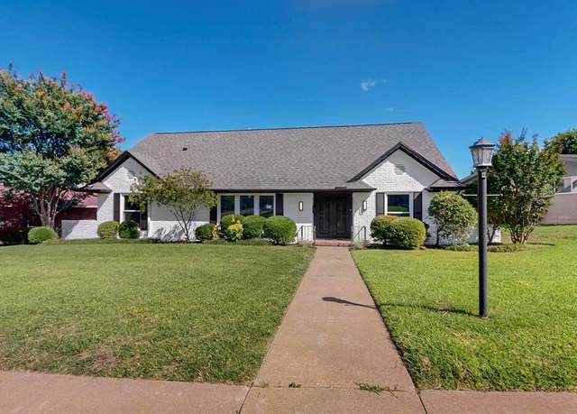 Property at 10132 Medlock Dr, Dallas, TX 75218, 5 beds, 4 baths