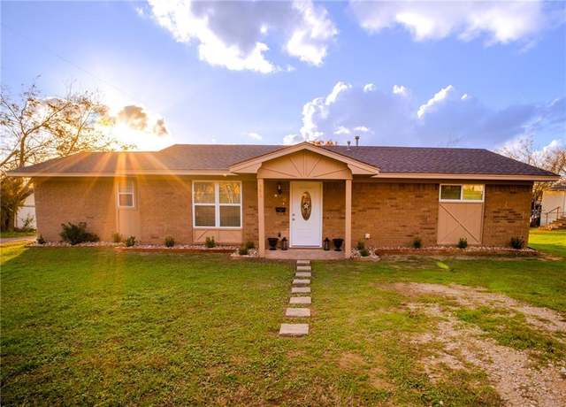 Property at 903 N Kaufman, Mexia, TX 76667, 3 beds, 2 baths