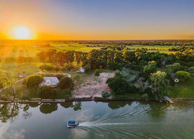 Property at 1343 Buster Chatham Rd, Waco, TX 76705, 2 beds, 2 baths