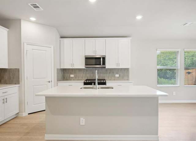 Property at 800 Easthill Dr, Princeton, TX 75071, 4 beds, 3 baths