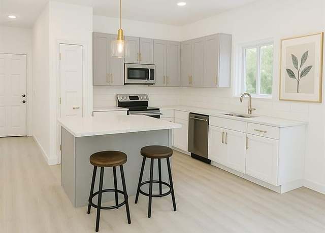 Property at 286 10th St, Paris, TX 75460, 3 beds, 2 baths