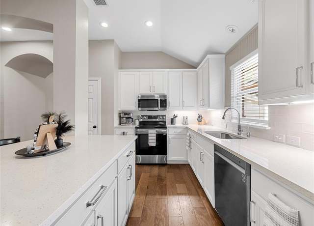 Property at 2135 Highland Dr, Wylie, TX 75098, 3 beds, 2 baths