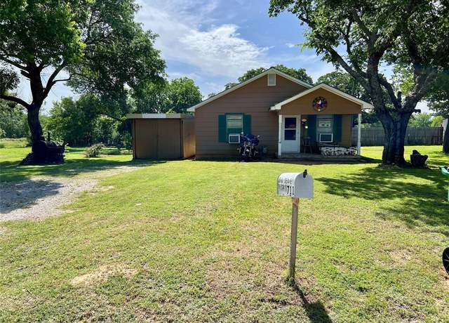 Property at 711 Fayette St, Nocona, TX 76255, 2 beds, 1 bath