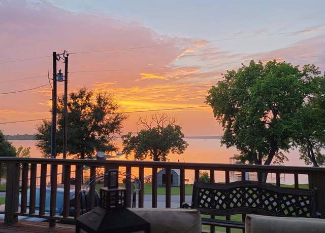 Property at 10853 Lakeside Dr, Quinlan, TX 75474, 5 beds, 3.5 baths