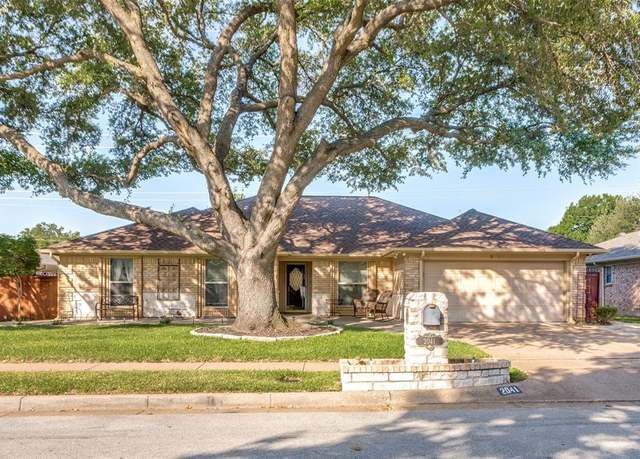 Property at 2041 Parkridge Dr, Hurst, TX 76054, 3 beds, 2 baths