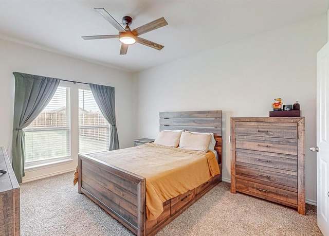 Property at 1418 Tarzan Dr, Forney, TX 75126, 3 beds, 2.5 baths