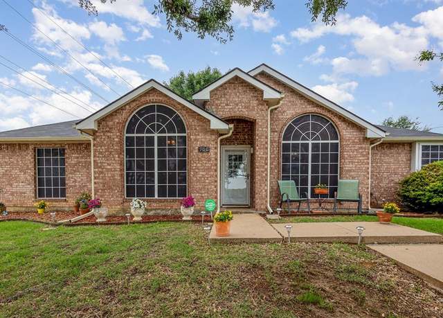 Property at 900 Valley View Dr, Lewisville, TX 75067, 3 beds, 2 baths