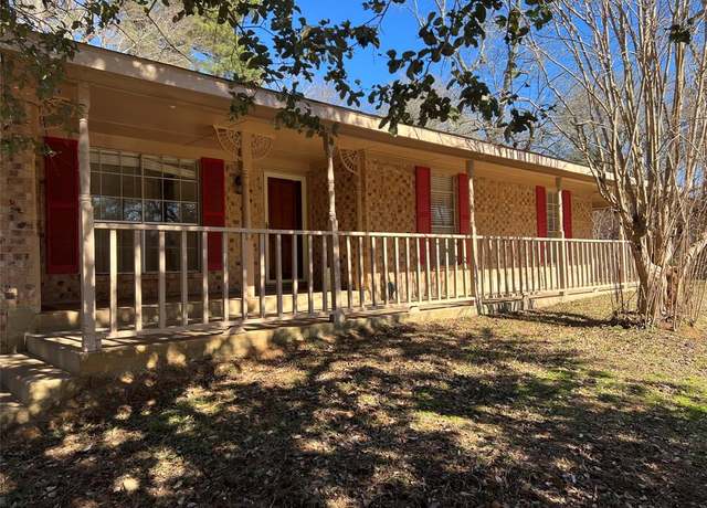 Property at 216 E Homewood Dr, Crockett, TX 75835, 3 beds, 2 baths