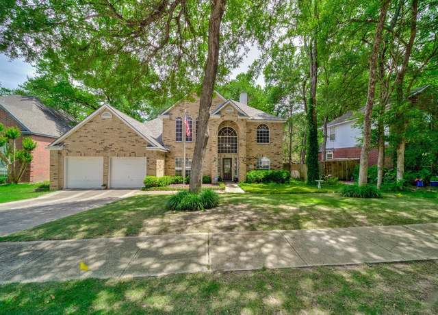 Property at 525 Sir Roland Dr, Grand Prairie, TX 75052, 3 beds, 2.5 baths