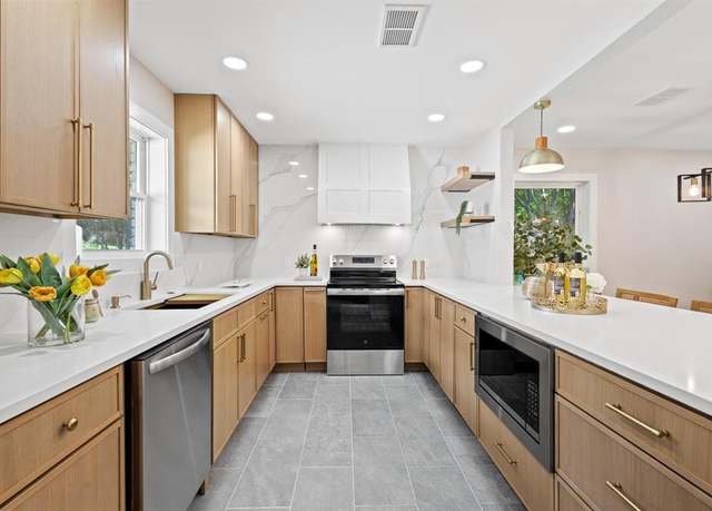 Property at 10528 Swallow Ln, Dallas, TX 75218, 3 beds, 2 baths