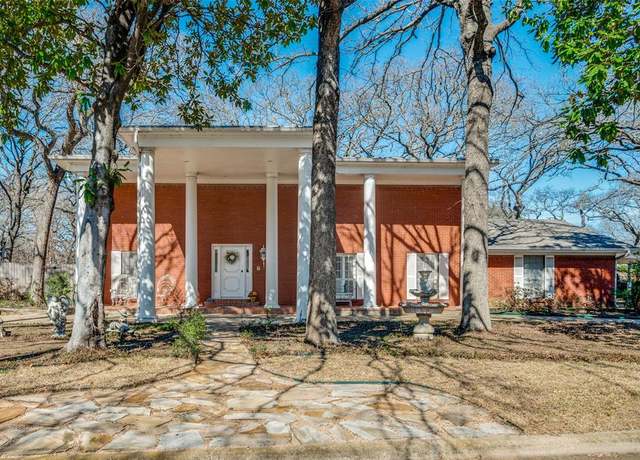 Property at 2456 Lakeview Cir, Arlington, TX 76013, 4 beds, 3.5 baths