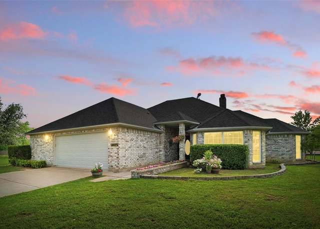 Property at 207 Willow Creek Ct, Mansfield, TX 76063, 3 beds, 2 baths