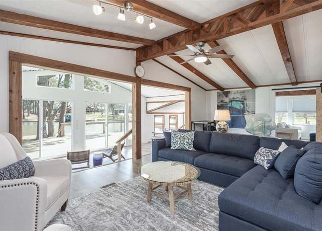 Property at 2208 Crestview Cir, Tool, TX 75143, 4 beds, 3 baths