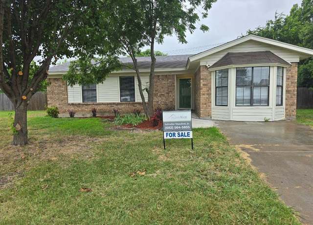 Property at 504 White Oak Ln, Burleson, TX 76028, 4 beds, 2 baths