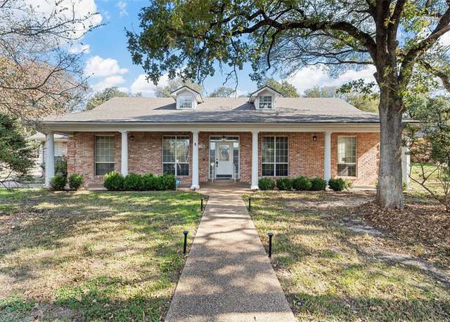 Property at 105 Lost Oaks Dr, Waco, TX 76705, 4 beds, 3.5 baths