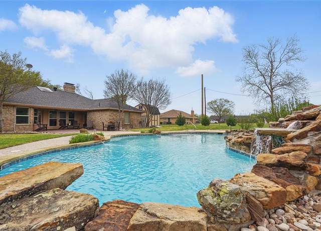 Property at 3 Michael Dr, Heath, TX 75032, 3 beds, 2 baths