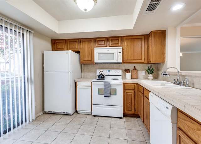 Property at 4505 N O Connor Rd #1125, Irving, TX 75062, 2 beds, 1 bath