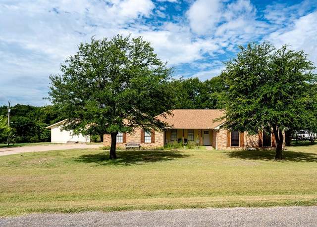 Property at 607 Lark Ln, Oak Leaf, TX 75154, 3 beds, 2 baths