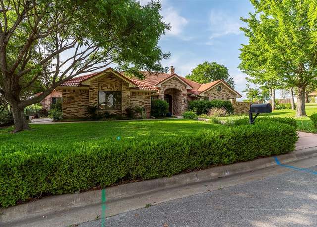 Property at 707 Craig St, Hillsboro, TX 76645, 3 beds, 2 baths
