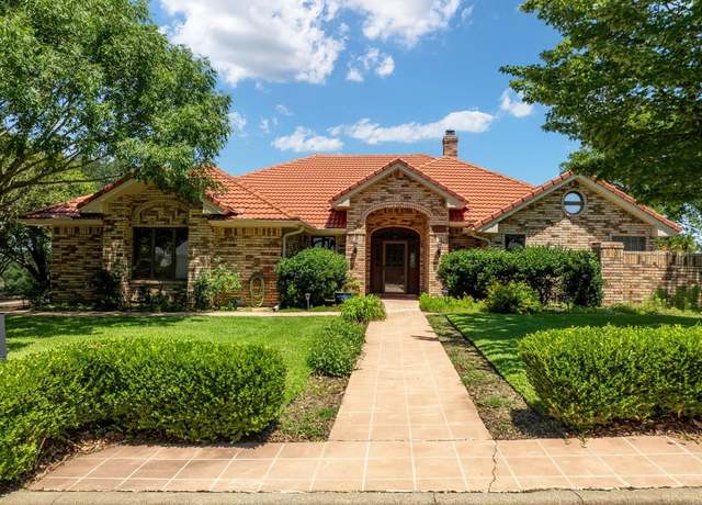 Property at 707 Craig St, Hillsboro, TX 76645, 3 beds, 2 baths