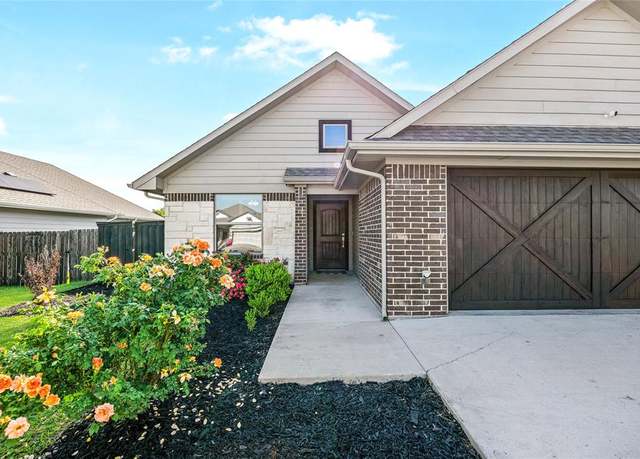 Property at 401 N Montague St, Pilot Point, TX 76258, 3 beds, 2 baths
