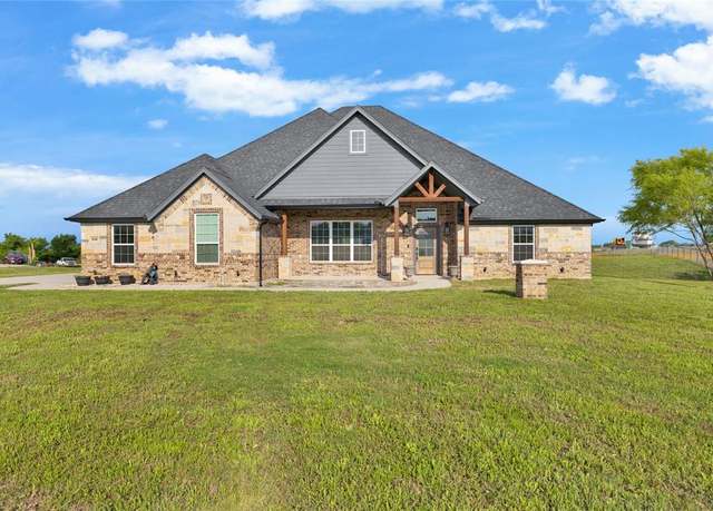 Property at 1040 Cloudy Ct, Weatherford, TX 76085, 4 beds, 2 baths