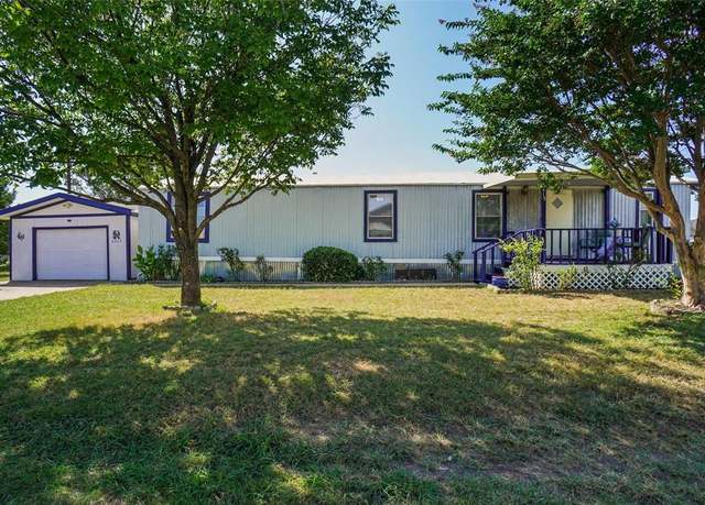 Property at 2215 San Saba Ct, Granbury, TX 76048, 2 beds, 2 baths