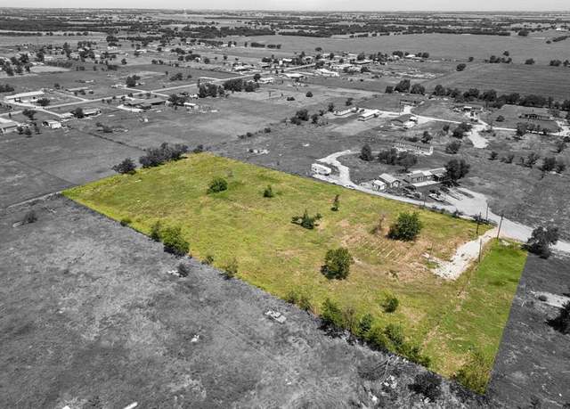 Property at 402 Sunflower Dr, Valley View, TX 76272