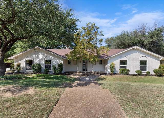 Property at 320 Arapaho W, Sherman, TX 75092, 3 beds, 2.5 baths