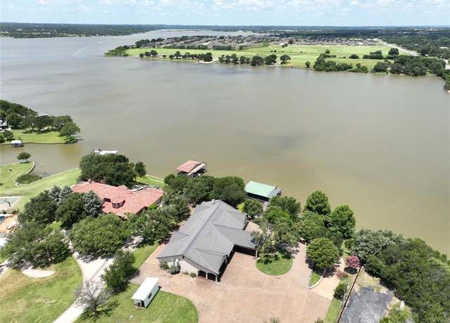 Property at 2318 Weatherford Hwy, Granbury, TX 76048, 4 beds, 3.5 baths