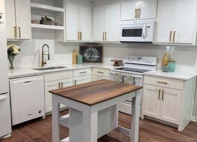 Property at 10529 Newcombe Dr, Dallas, TX 75228, 3 beds, 2 baths