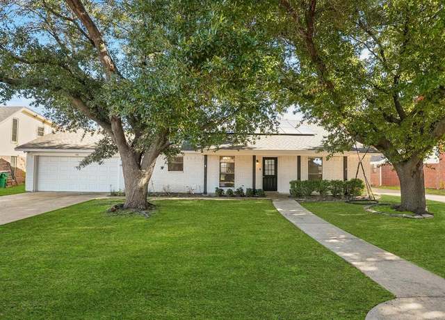 Property at 516 S Alabama St, Celina, TX 75009, 3 beds, 2 baths