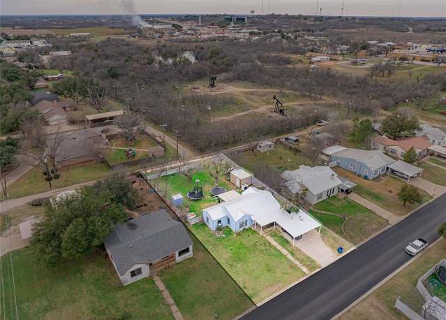 Property at 309 S Harding St, Breckenridge, TX 76424, 3 beds, 2 baths