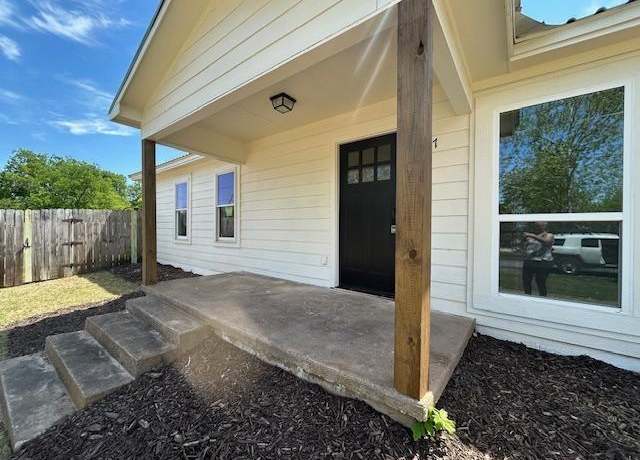 Property at 317 W Elm St, Whitewright, TX 75491, 3 beds, 2 baths
