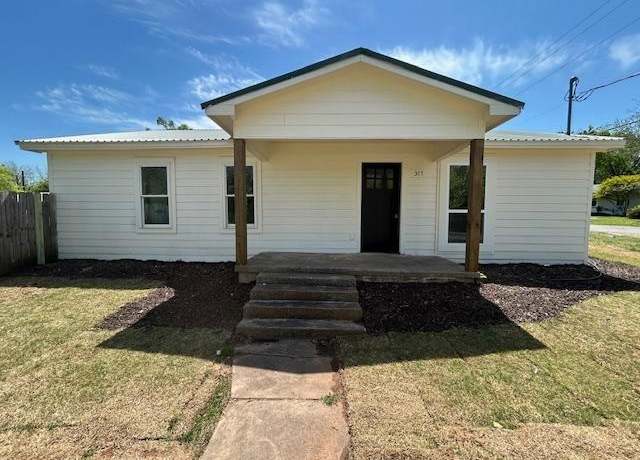 Property at 317 W Elm St, Whitewright, TX 75491, 3 beds, 2 baths